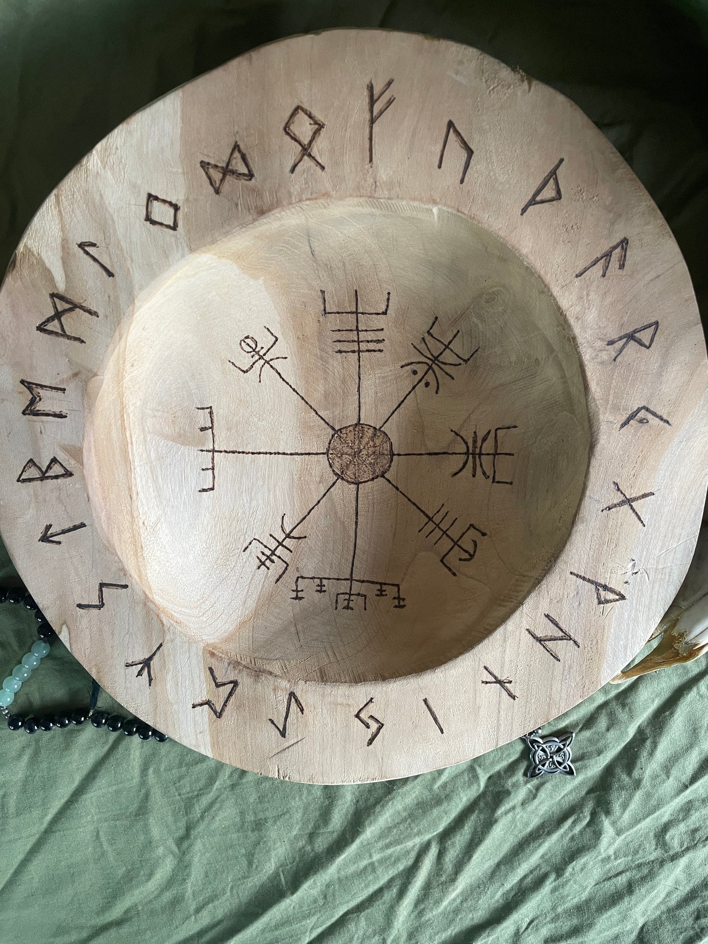 Bol Ofrrande Vegvisir + runes