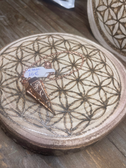 Pendule en bronze type or rose